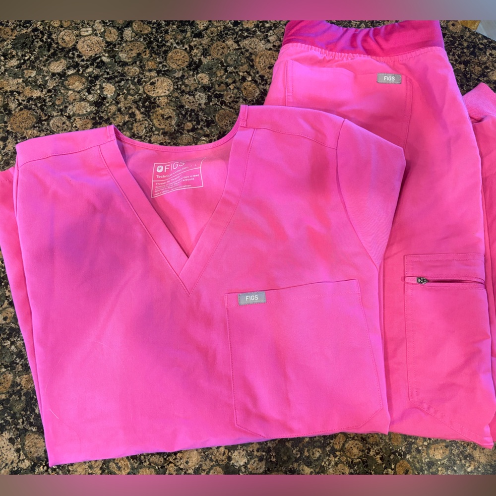 Figs Women's Pink Scrub Set